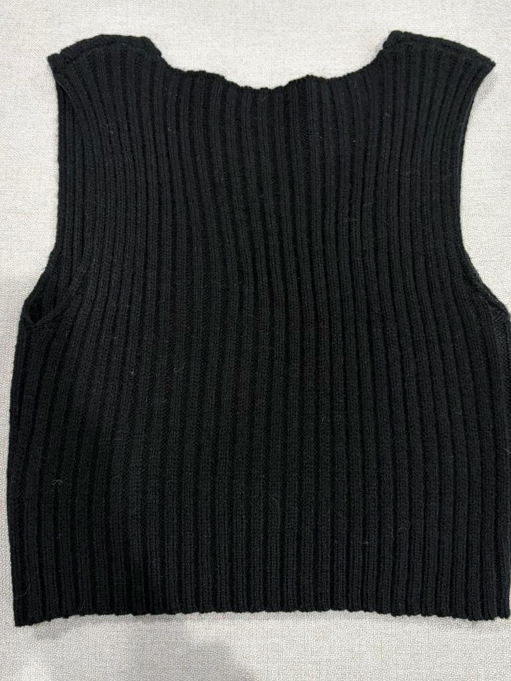 3 pack SHEIN Ribbed V-Neck Tank Sweaters - Picture 7 of 7